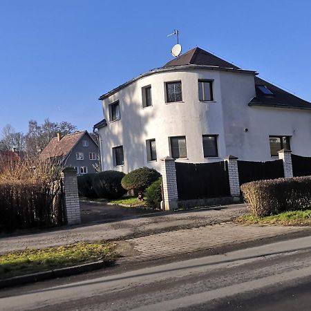 Penzion Ubytovani U Parku S Parkovistem Ceska Lipa Exterior photo
