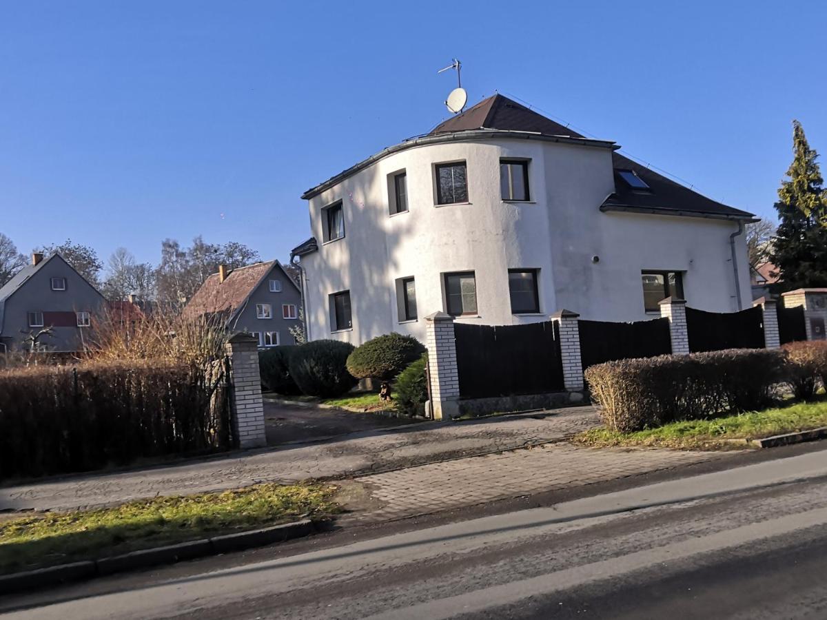 Penzion Ubytovani U Parku S Parkovistem Ceska Lipa Exterior photo
